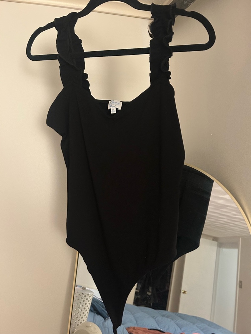 Black Ruffle Strap Ribbed Snap Bodysuit - Picture 6 of 6